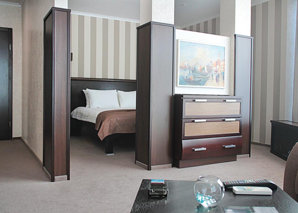 Porto Riva Hotel Zaporizhia Room photo