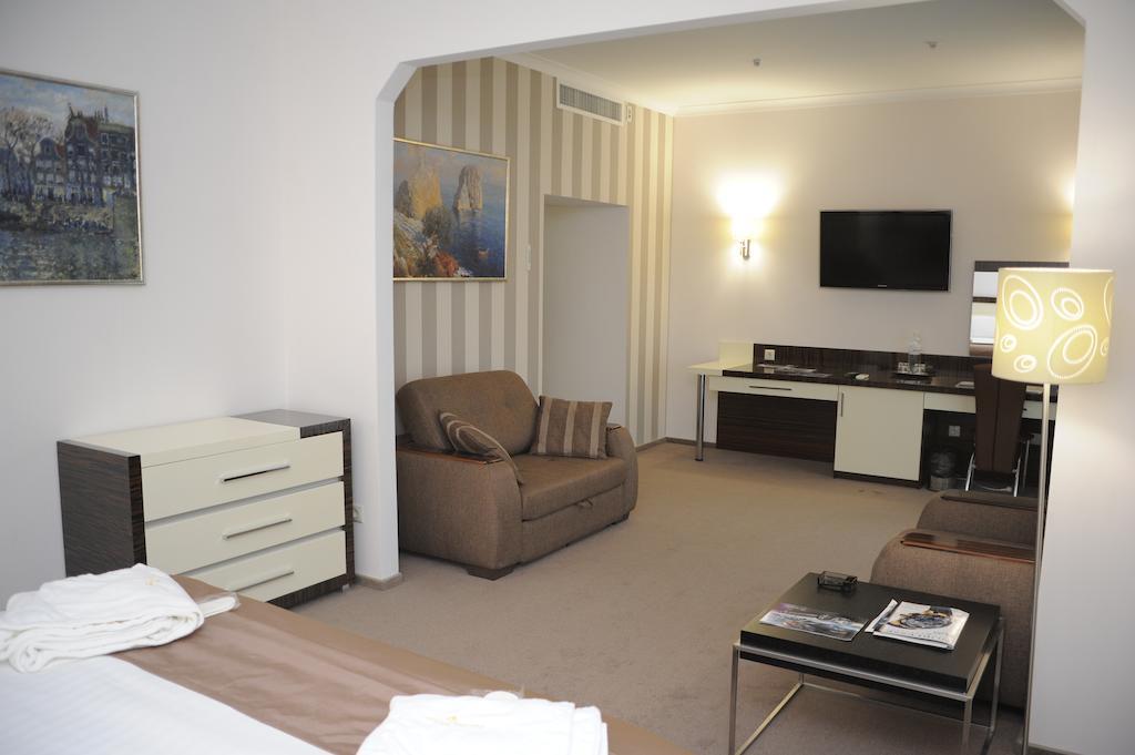 Porto Riva Hotel Zaporizhia Room photo